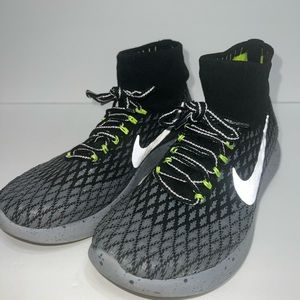 NIKE WOMENS SIZE 10 SNEAKERS RARELY WORN